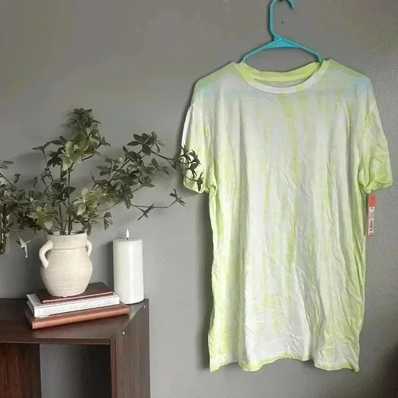 Colsie Women's Tie-Dye Oversized Lounge T-Shirt - Picture 4 of 6